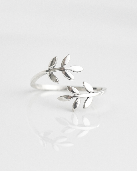 Olive Leaf Ring – Silver and Ivy